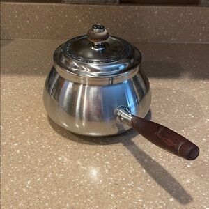Vintage Oneida Stainless Steel Fondue Pot W/Wooden Handle And Decorative Lid
